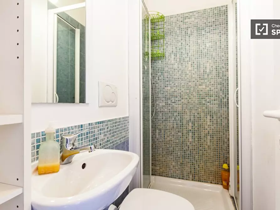 Immagine 15 di Camera condivisa in affitto  in Via Pesaro a Roma