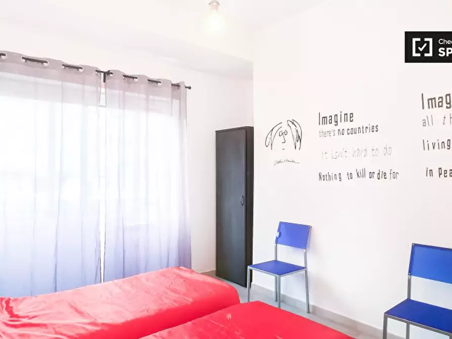 Immagine 3 di Camera condivisa in affitto  in Via Ettore Giovenale a Roma