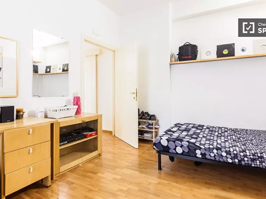 Immagine 9 di Camera condivisa in affitto  in Via di S. Angela Merici a Roma