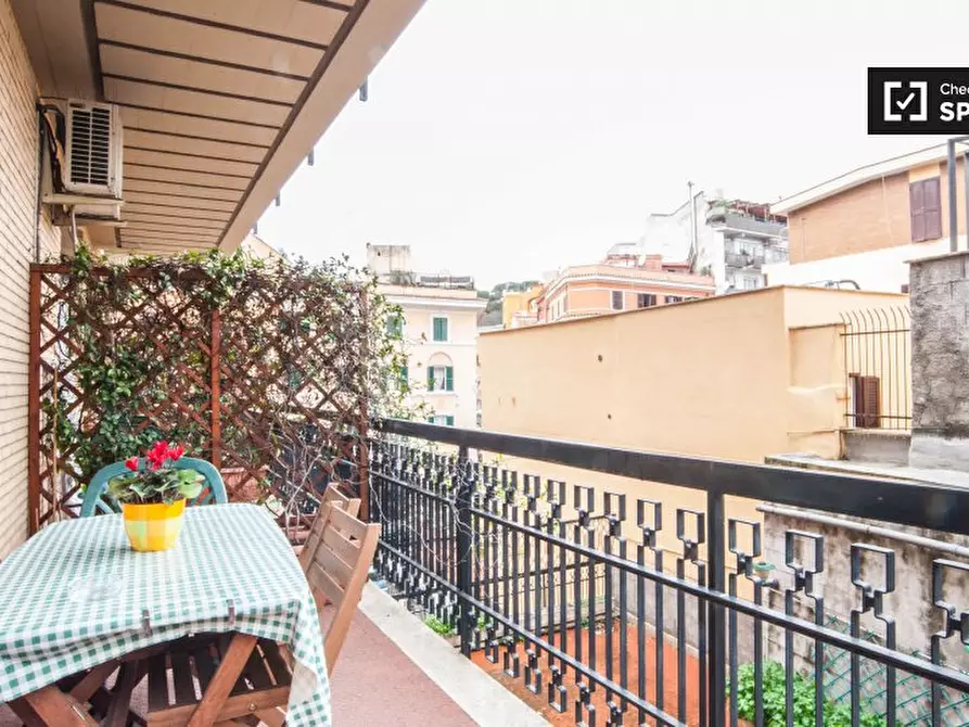 Immagine 18 di Camera condivisa in affitto  in Via della Cava Aurelia a Roma