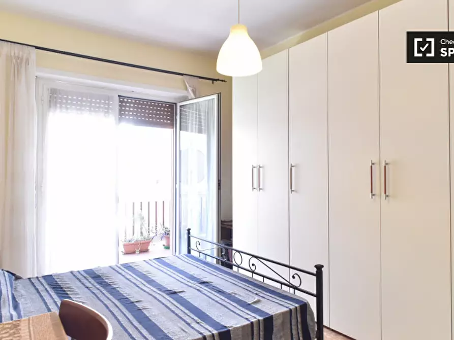 Immagine 3 di Camera condivisa in affitto  in Via Appia Nuova a Roma