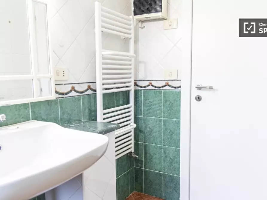 Immagine 19 di Camera condivisa in affitto  in Via del Fosso del Torrino a Roma