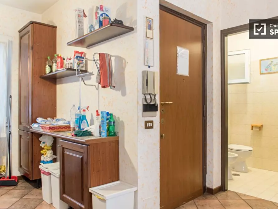 Immagine 13 di Camera condivisa in affitto  in Via dei Macarani a Roma