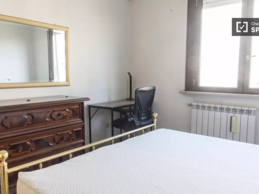 Immagine 2 di Camera condivisa in affitto  in Largo Valerio Bacigalupo a Roma