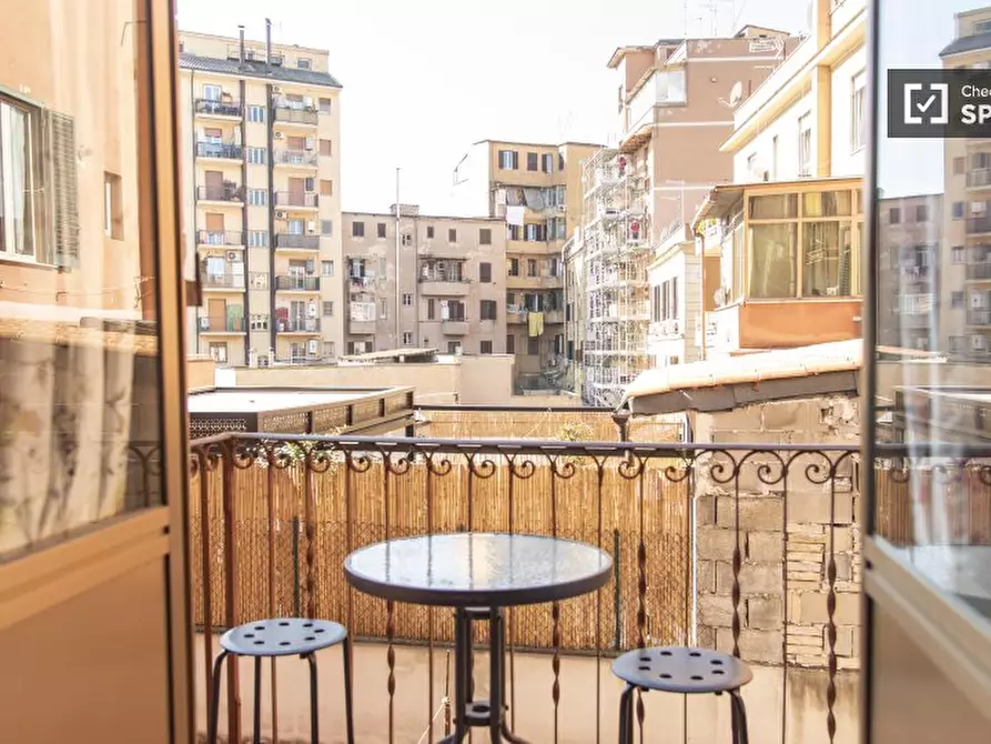 Immagine 14 di Camera condivisa in affitto  in Via Pesaro a Roma