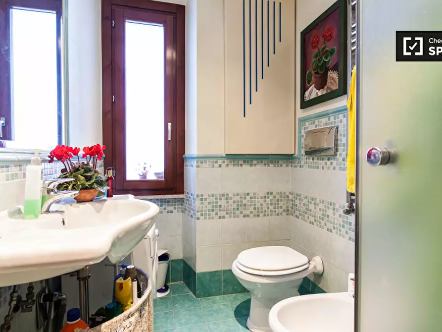 Immagine 15 di Camera condivisa in affitto  in Via Sarzana a Roma