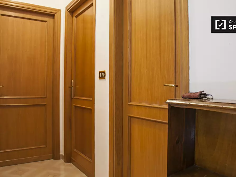 Immagine 14 di Camera condivisa in affitto  in Via Sestio Menas a Roma