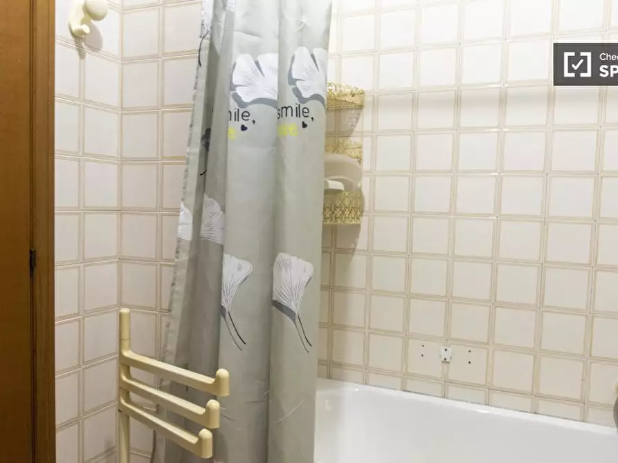 Immagine 11 di Camera condivisa in affitto  in Largo Valerio Bacigalupo a Roma