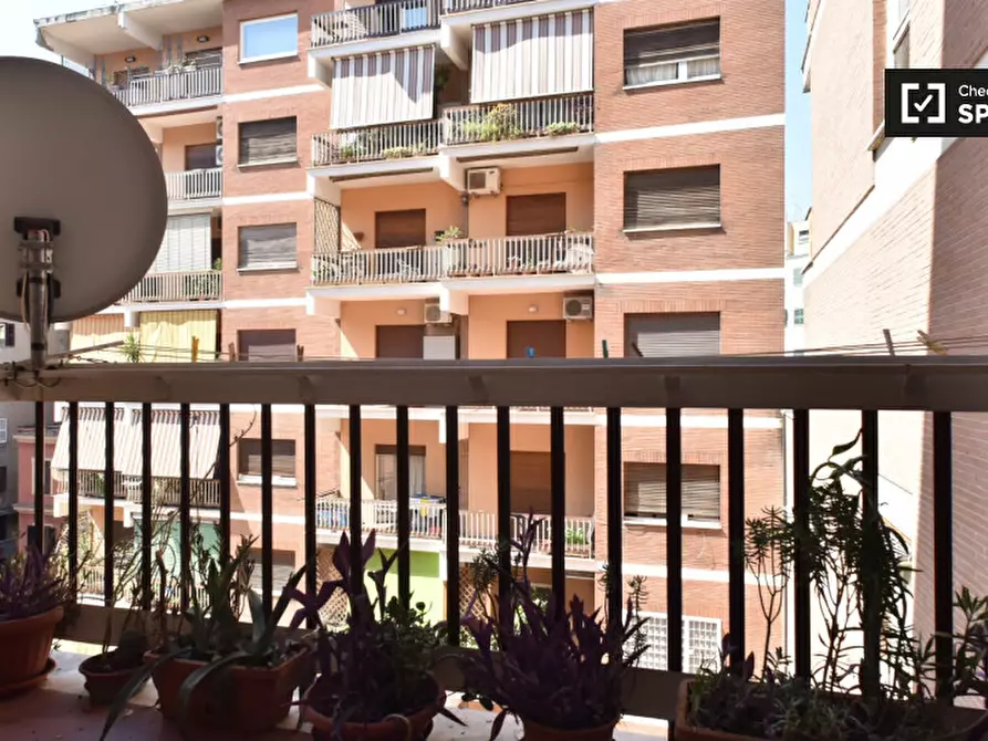 Immagine 19 di Camera condivisa in affitto  in Via Appia Nuova a Roma