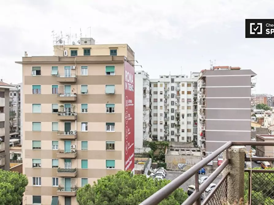 Immagine 5 di Camera condivisa in affitto  in Via Bartolomeo Colleoni a Roma
