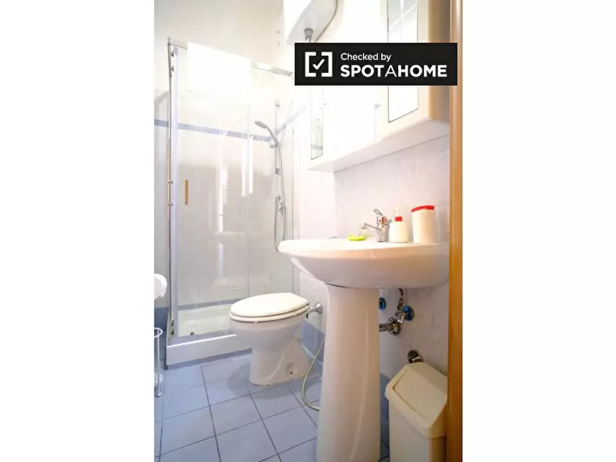 Immagine 15 di Residence in affitto  in Via Albalonga a Roma