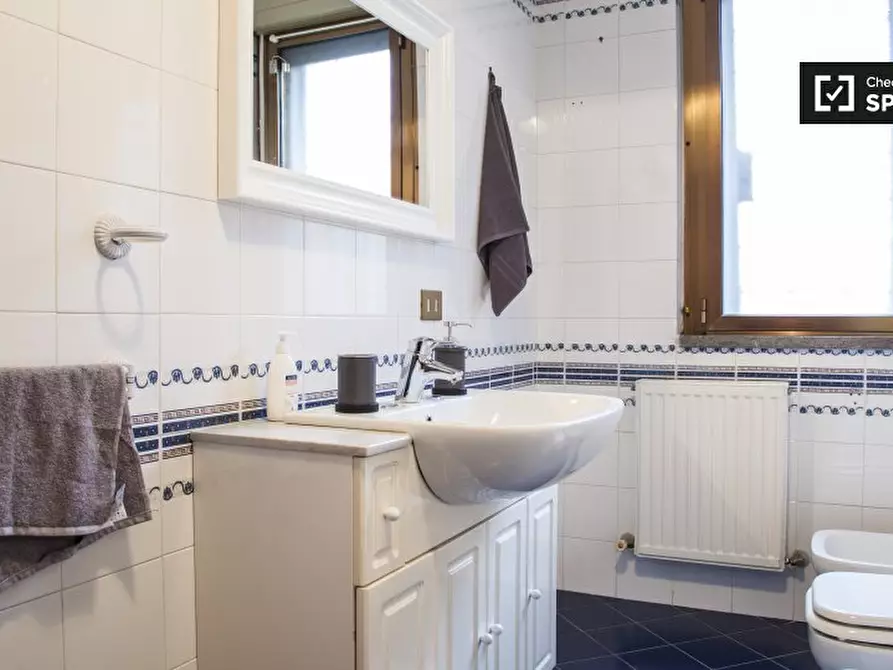 Immagine 8 di Camera condivisa in affitto  in Via della Tenuta del Casalotto a Roma