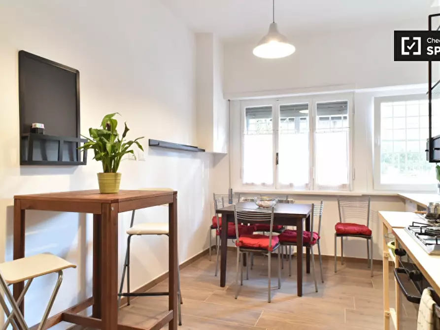 Immagine 12 di Camera condivisa in affitto  in Via Fogliano a Roma