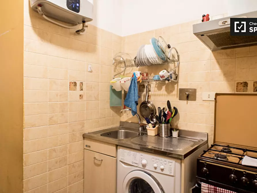 Immagine 5 di Camera condivisa in affitto  in Via degli Equi a Roma