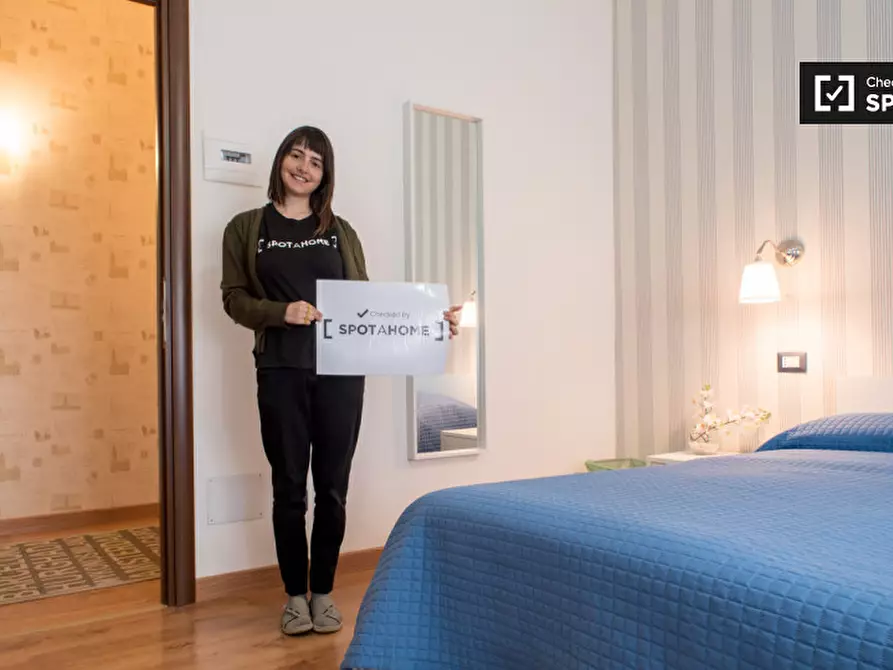 Immagine 5 di Camera condivisa in affitto  in Via Monza a Roma