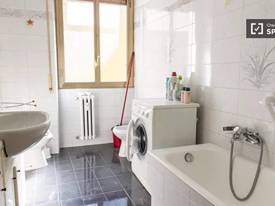 Immagine 6 di Camera condivisa in affitto  in Via Paola Falconieri a Roma