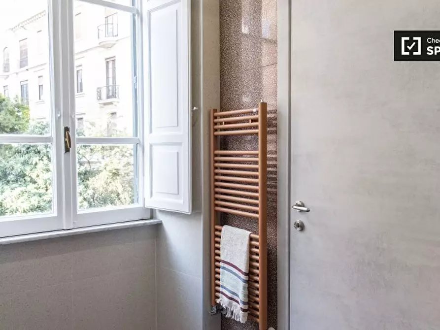 Immagine 7 di Camera condivisa in affitto  in Via Lima a Roma