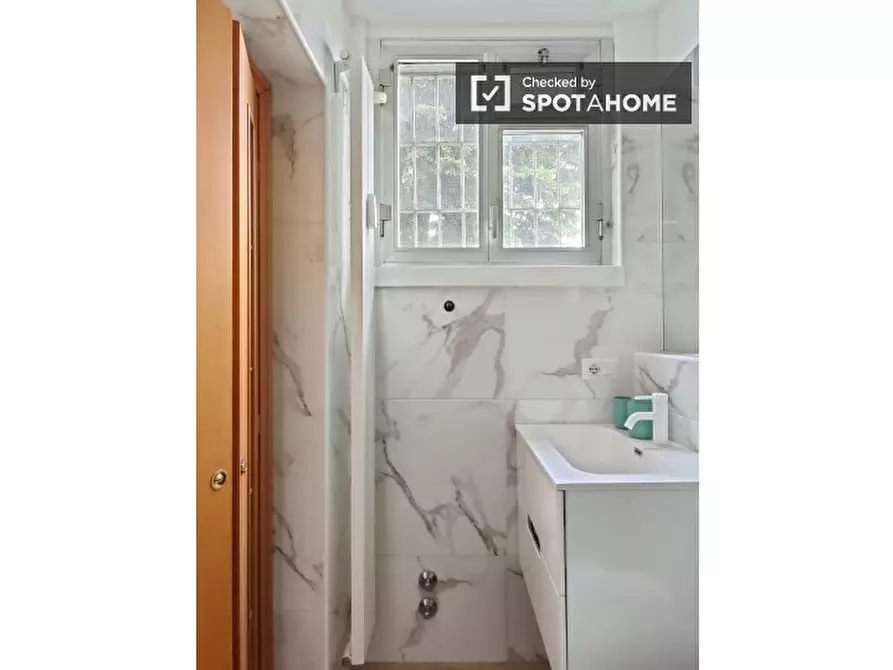 Immagine 7 di Camera condivisa in affitto  in Viale Omero a Milano