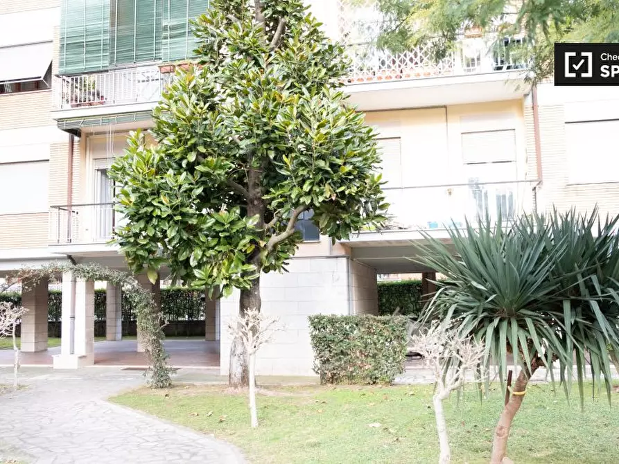 Immagine 17 di Camera condivisa in affitto  in Via Castroregio a Roma