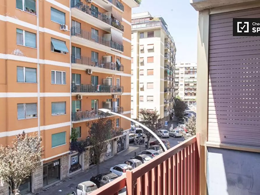 Immagine 17 di Camera condivisa in affitto  in Via Luca Valerio a Roma