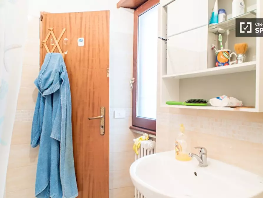 Immagine 17 di Camera condivisa in affitto  in Largo Somalia a Roma