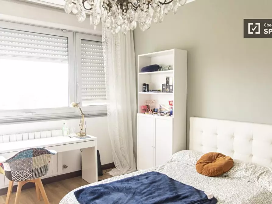 Immagine 1 di Camera condivisa in affitto  in Via Clemente Rebora a Roma