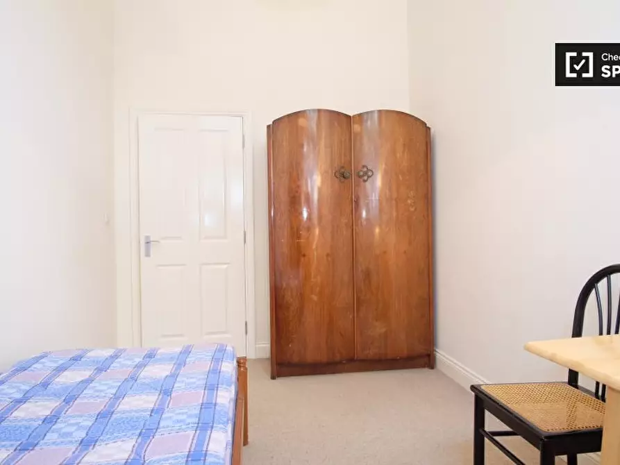 Immagine 2 di Camera condivisa in affitto  in flat, 55 Cooper Rd, London NW10 1BF, UK a Brent