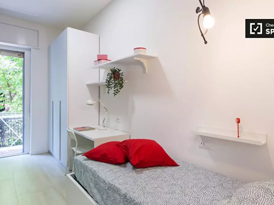 Immagine 2 di Camera condivisa in affitto  in Via Mincio a Milano