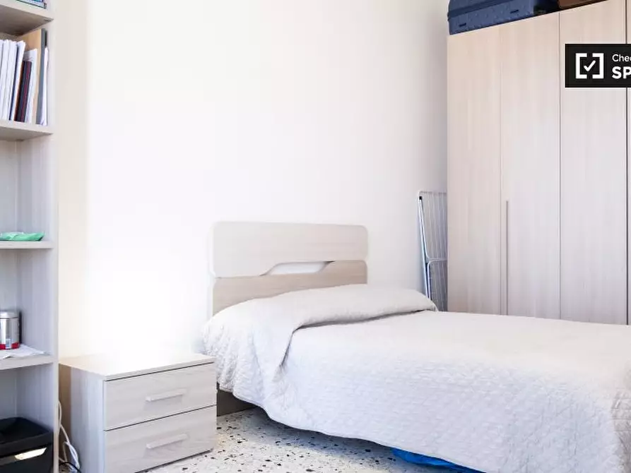 Immagine 10 di Camera condivisa in affitto  in Viale dei Salesiani a Roma