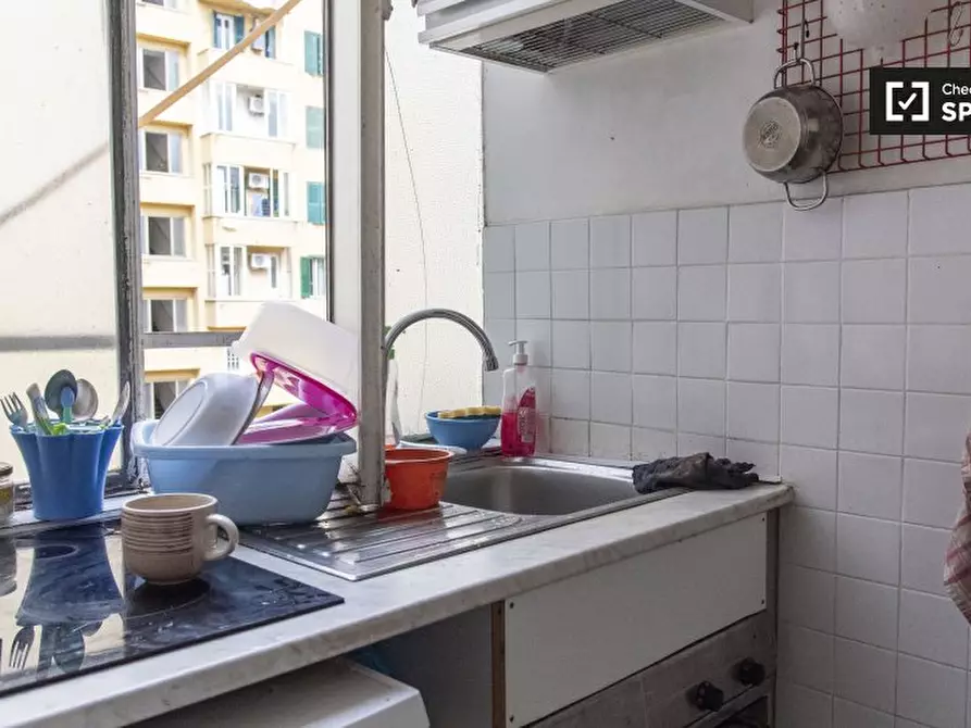 Immagine 12 di Camera condivisa in affitto  in Via Camilla a Roma