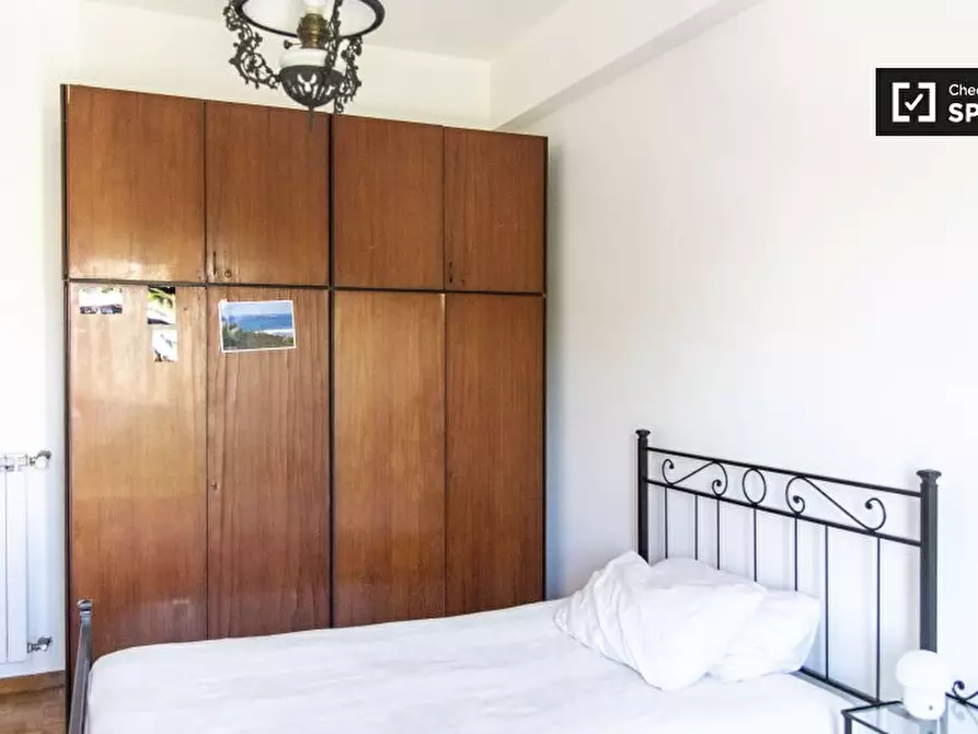 Immagine 4 di Camera condivisa in affitto  in Via Salvatore di Giacomo a Roma
