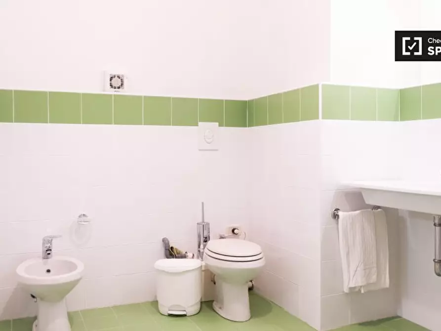 Immagine 5 di Camera condivisa in affitto  in Via dei Giovi a Roma