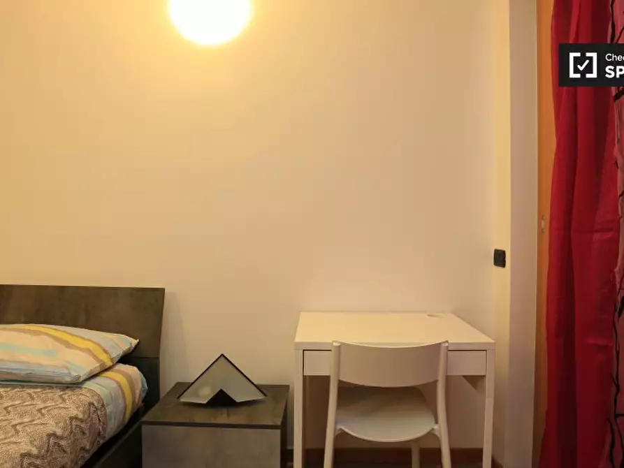 Immagine 3 di Camera condivisa in affitto  in Via delle Forze Armate a Milano