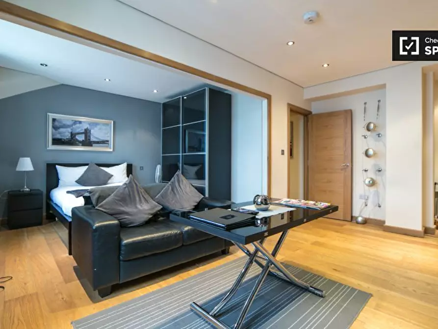 Immagine 1 di Ufficio in affitto  in Flat 4A, 5 New Bridge St, London EC4V 6AB, UK a 