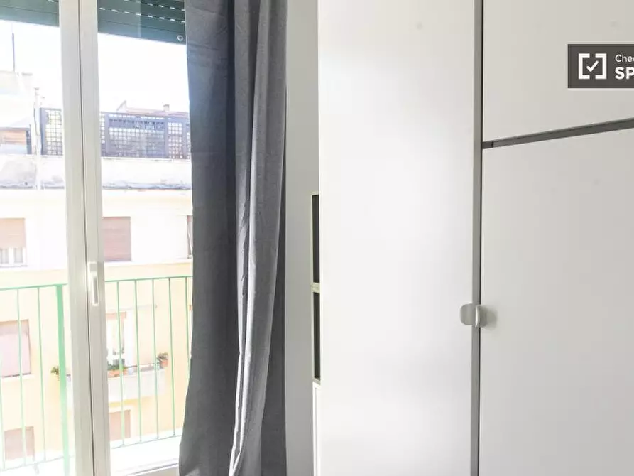 Immagine 3 di Camera condivisa in affitto  in Via Arezzo a Roma