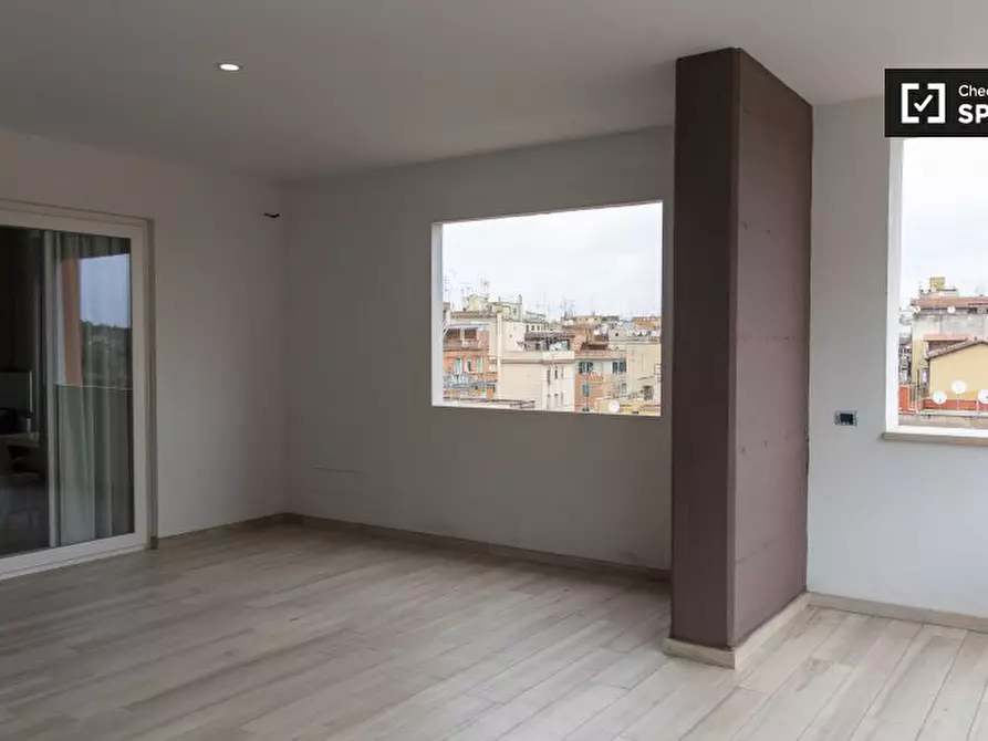 Immagine 11 di Appartamento in affitto  in Via di Acqua Bullicante a Roma