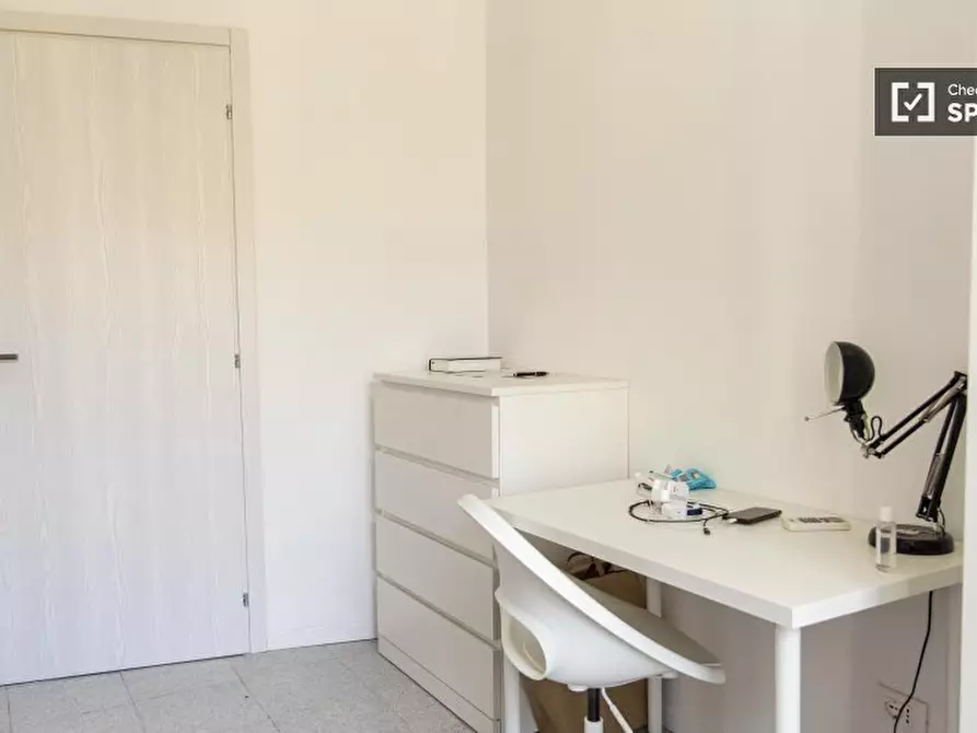 Immagine 3 di Camera condivisa in affitto  in Via Carlo Mirabello a Roma