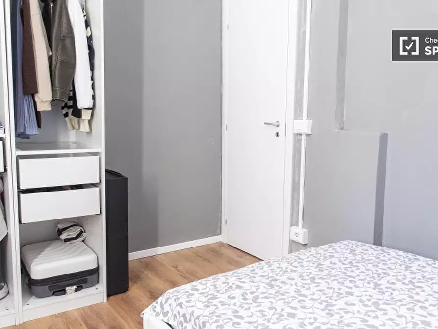 Immagine 3 di Camera condivisa in affitto  in Piazza Regina Margherita a Roma