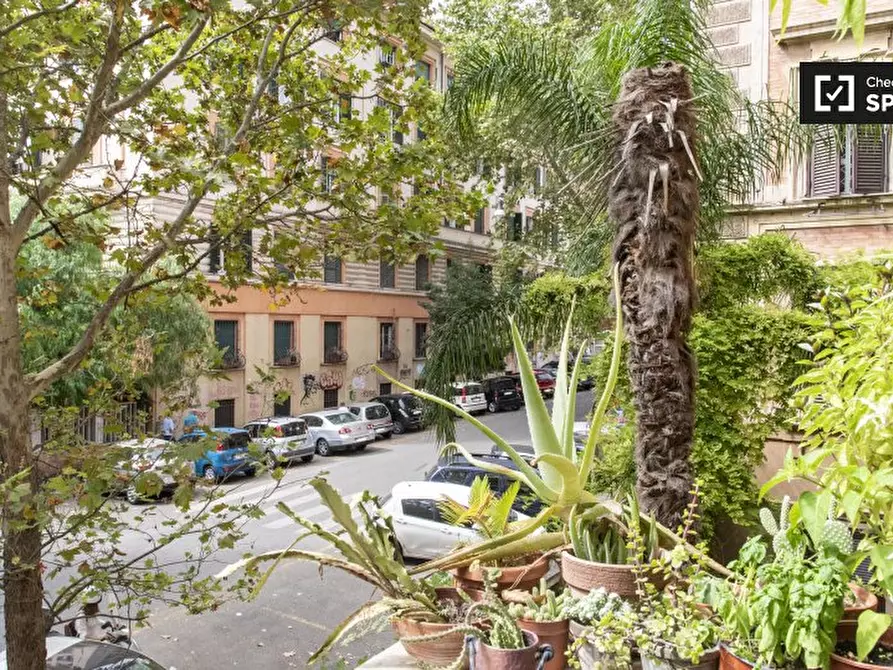 Immagine 17 di Camera condivisa in affitto  in Viale Glorioso a Roma