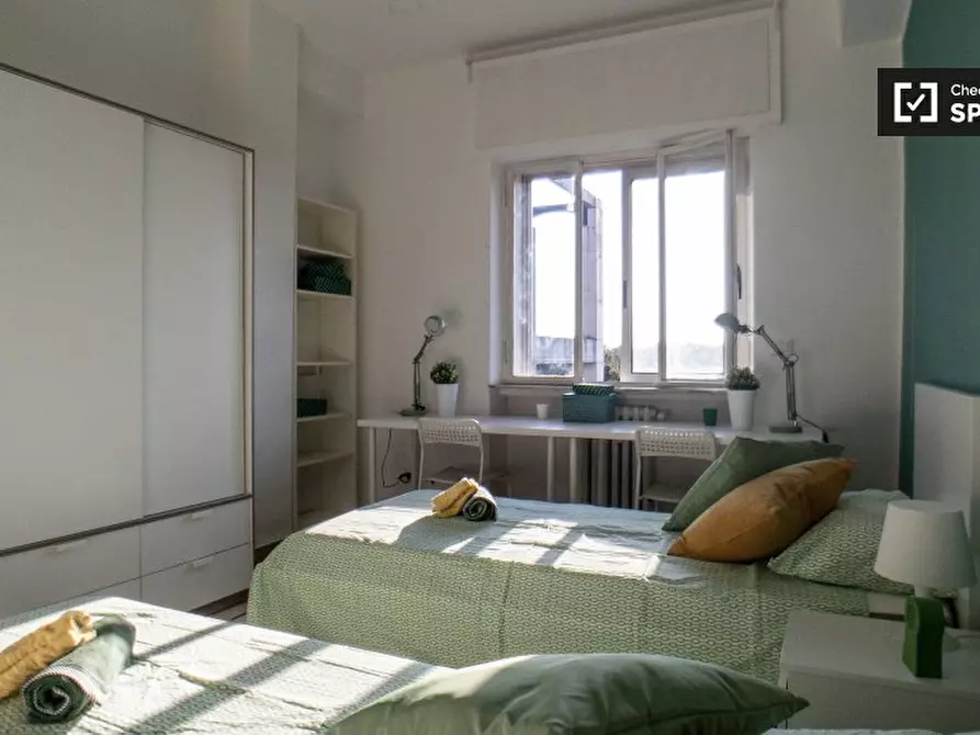 Immagine 2 di Camera condivisa in affitto  in Via Francesco Baracca a Sesto San Giovanni