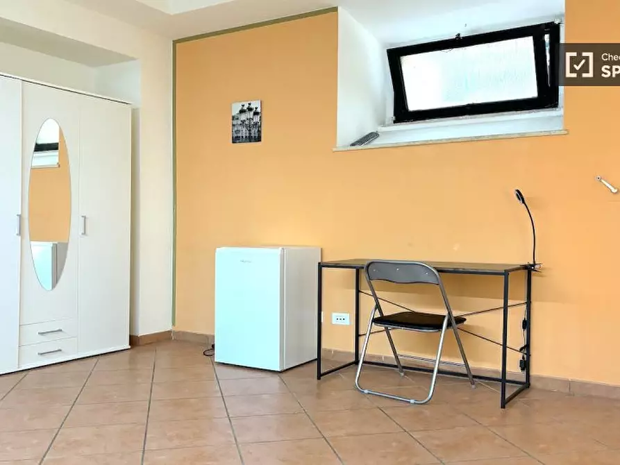 Immagine 5 di Camera condivisa in affitto  in Via Alessandro Brisse a Roma