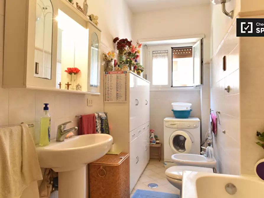 Immagine 15 di Camera condivisa in affitto  in Via Appia Nuova a Roma