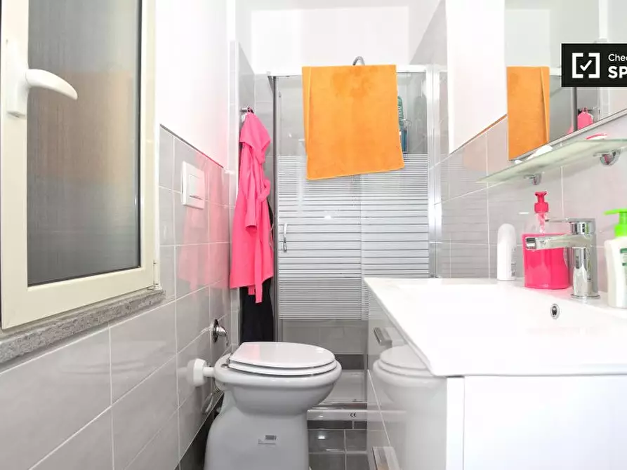 Immagine 9 di Camera condivisa in affitto  in Via Raddusa a Roma