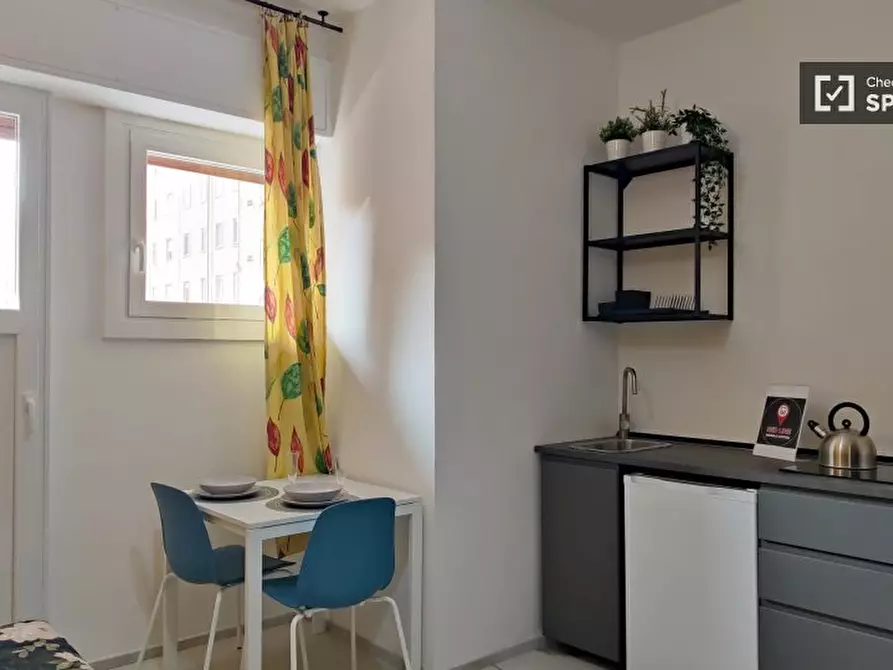 Immagine 4 di Camera condivisa in affitto  in Via delle Forze Armate a Milano