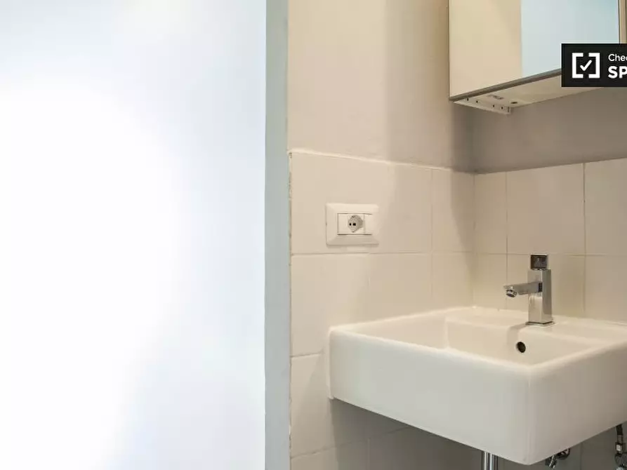 Immagine 10 di Camera condivisa in affitto  in Via Tiburtina a Roma