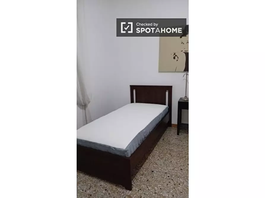 Immagine 1 di Camera condivisa in affitto  in Via Portuense a Roma