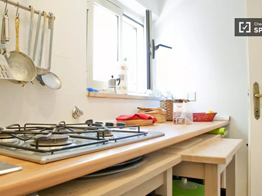 Immagine 17 di Camera condivisa in affitto  in Via dei Bonacolsi a Roma