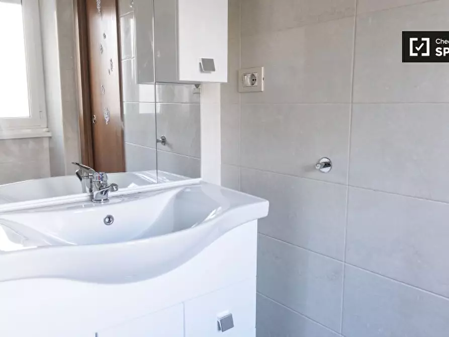 Immagine 17 di Camera condivisa in affitto  in Via Oderisi da Gubbio a Roma