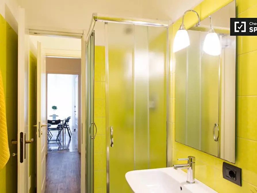 Immagine 17 di Camera condivisa in affitto  in Viale Romagna a Milano