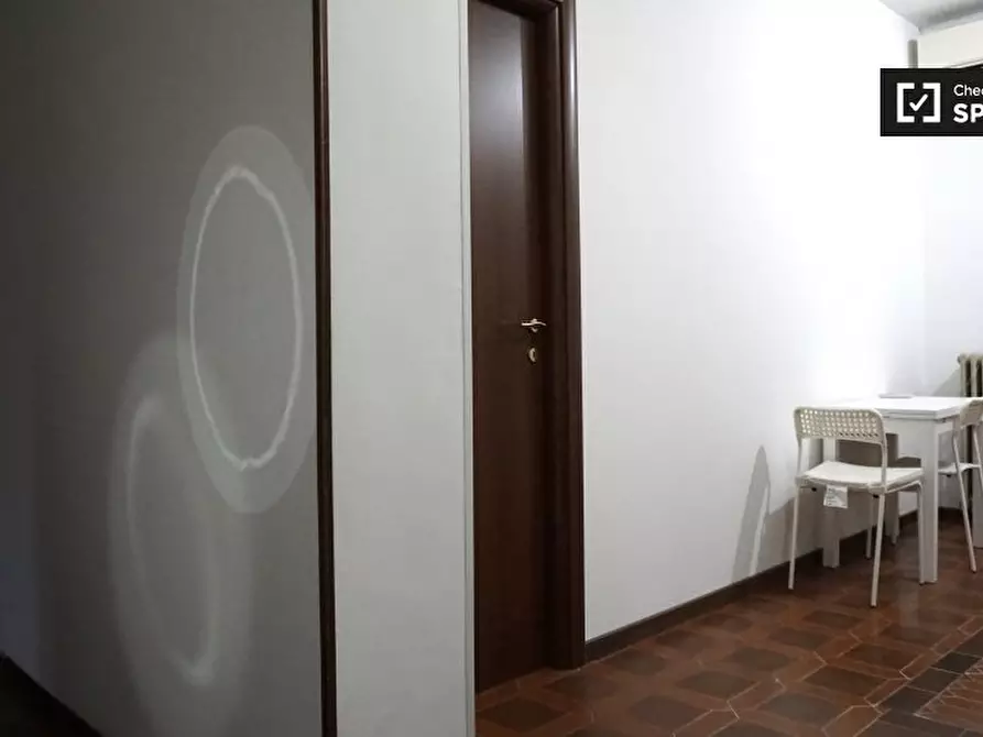 Immagine 4 di Camera condivisa in affitto  in Via Orbetello a Milano